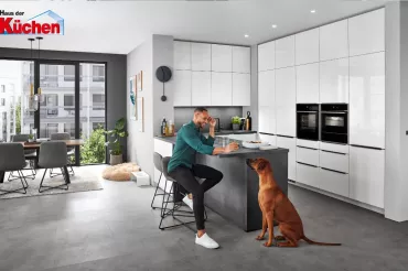 Küche Mann mit Hund